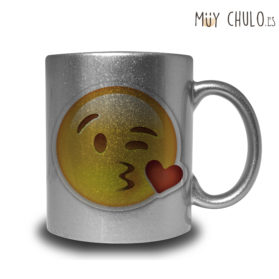 Emoji taza besito con corazón
